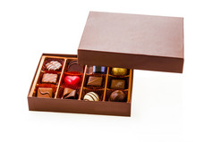 盒子巧克力与浮动成员特色红色的心