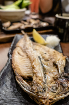 鱼服务而烧烤金属菜日本strandhotelelin风格餐厅