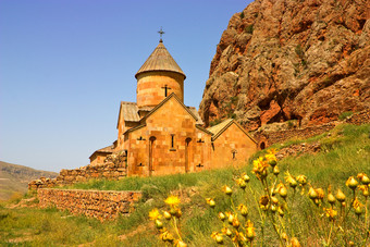 诺拉万克修道院是<strong>成立</strong>位于从耶烈万狭窄的喉咙使的darichay河附近的的城市yeghegnadzor