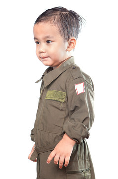 肖像亚洲孩子们穿军事飞行员西装孤立的白色背景