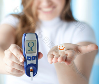 女糖尿病做葡萄糖水平手指<strong>血</strong>测试首页正常的水平<strong>血</strong>糖