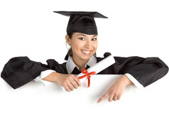 微笑女学生持有标志与文凭的白色背景
