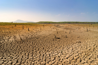 全球气候变暖干旱的夏天的地面干储层美卫生部lampang泰国全球气候变暖干旱