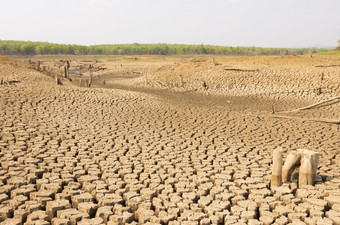 全球气候变暖干旱的夏天的地面干储层美卫生部lampang泰国全球气候变暖干旱
