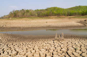 全球气候变暖干旱的夏天的地面干储层美卫生部lampang泰国全球气候变暖干旱