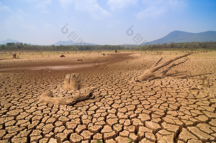 全球气候变暖干旱的夏天的地面干储层美卫生部lampang泰国全球气候变暖干旱