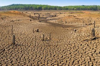 全球气候变暖干旱的夏天的地面干储层美卫生部lampang泰国全球气候变暖干旱