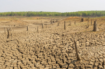 全球气候变暖干旱的夏天的地面干储层美卫生部lampang泰国全球气候变暖干旱