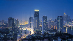 曼谷城市景观晚上视图现代城市与摘要无线网络连接概念沟通技术概念技术概念
