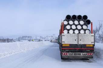 卡车的北极路悲观的天气重雪美丽的路挪威物流概念物流概念