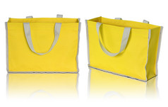 黄色的购物袋白色背景