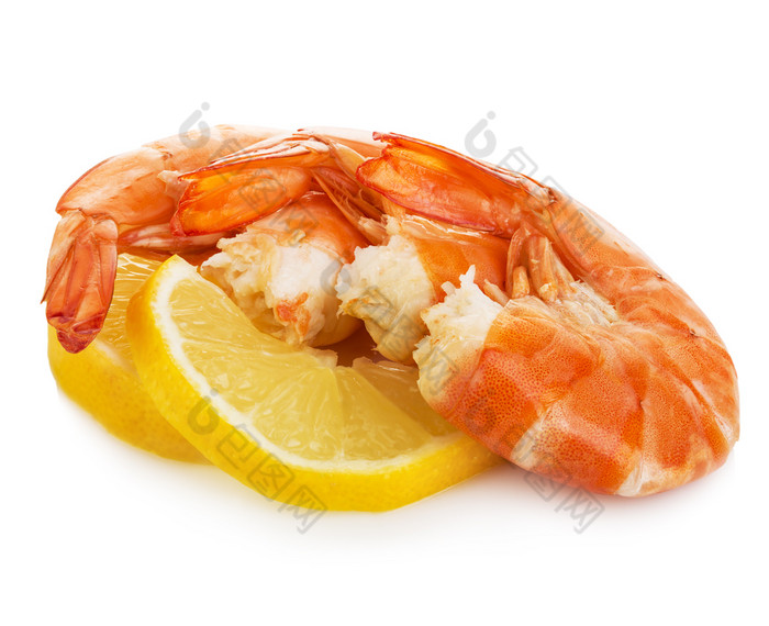 老虎虾与柠檬片虾与柠檬片孤立的白色背景海鲜