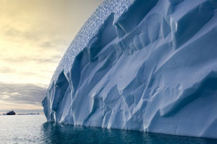 冰山黄昏比森德东部格陵兰岛
