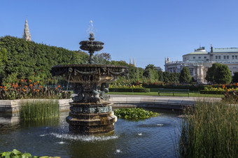 的人民的纱线喷泉的人民的纱线维也纳奥地利的喷泉安东多米尼克蕨类植物颗粒是竖立的公园是最初目的为私人花园为的大公但而不是成为维也纳的第一个公共公园开放3月