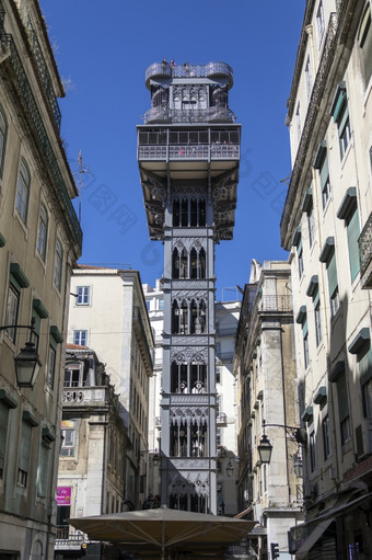 电梯圣诞老人公正的城市里斯本葡萄牙也已知的电梯卡尔莫位于的结束街上圣诞老人公正连接的较低的街道的低与的更高的长卡尔莫卡尔莫广场