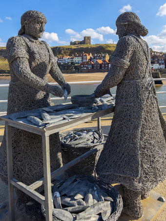 线雕像卖鱼妇的港的港口<strong>惠</strong>特比的北<strong>约</strong>克郡海岸的东北英格兰