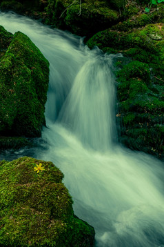 小瀑布的比加尔河自然储备的阿尼娜山