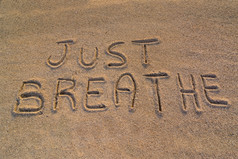 的图片的单词的沙子只是呼吸