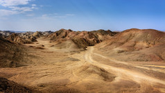 的图片的埃及沙漠石头与它的美丽的山许多颜色