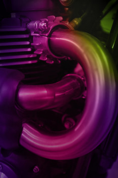 色彩鲜艳的摩托车引擎特写镜头细节背景
