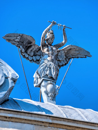 卢塞保加利亚雕塑的屋顶老历史建筑卢塞保加利亚阳光明媚的夏天一天雕塑的屋顶老历史建筑卢塞保加利亚