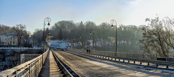 卡米亚涅茨-波迪尔斯基乌克兰新普拉诺夫斯基桥在的斯莫特里茨基峡谷卡米亚涅茨-波迪尔斯基阳光明媚的冬天早....新普拉诺夫斯基桥卡米亚涅茨-波迪尔斯基乌克兰