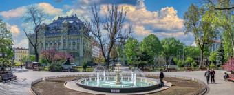 敖德萨乌克兰喷泉的城市花园敖德萨在的战争乌克兰阳光明媚的春天一天喷泉的城市花园敖德萨乌克兰