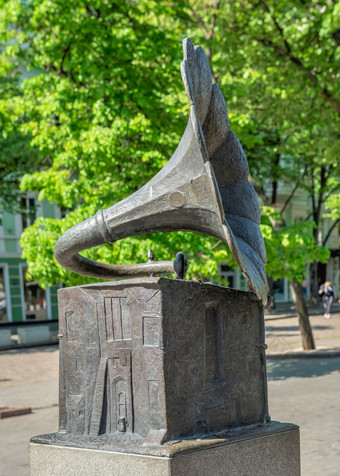 敖德萨乌克兰纪念碑的声音敖德萨的城市花园敖德萨在的战争乌克兰阳光明媚的春天一天纪念碑的声音敖德萨的城市花园敖德萨乌克兰
