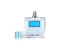 香水美丽的蓝色的颜色瓶孤立的白色背景
