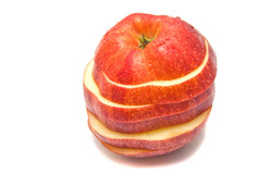 新鲜的红色的苹果片白色