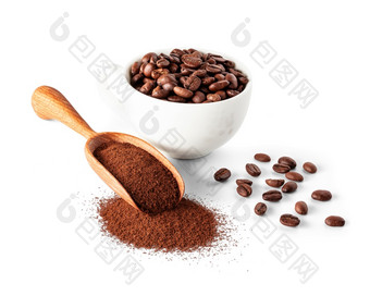 咖啡粉和豆子与木独家新闻和碗孤立的白色背景咖啡粉和豆子与木独家新闻和碗
