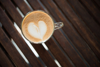 关闭卡布奇诺<strong>咖啡杯</strong>与心形状的牛奶模式咖啡馆关闭卡布奇诺<strong>咖啡杯</strong>与心形状的牛奶模式咖啡馆杯咖啡艺术