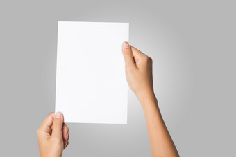 关闭女人手持有空白纸孤立的白色巴克关闭女人手持有空白纸孤立的白色背景