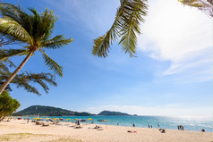 美丽的景观他芭东海滩海滩和安达曼海下天空阳光明媚的的夏天著名的景点普吉岛岛泰国