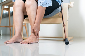 脚踝腿疼痛高级女人首页医疗保健问题高级概念