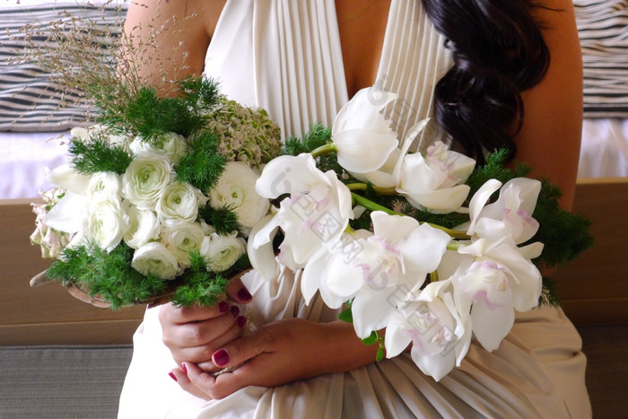 女人持有婚礼花束与白色兰花婚礼花束与白色兰花婚礼花束与白色兰花