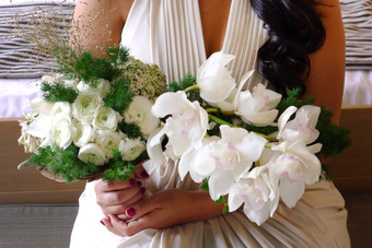 女人持有婚礼花束与白色兰花婚礼花束与白色兰花婚礼花束与白色兰花