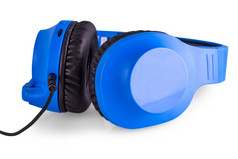 蓝色的耳机与麦克风孤立的白色背景的蓝色的耳机与麦克风孤立的白色背景