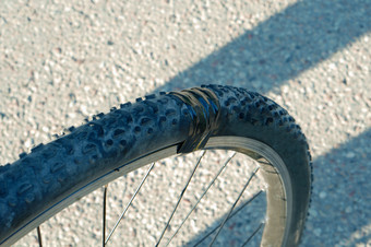 自行车轮刺穿啄修复自行车轮胎啄修复自行车轮胎自行车轮刺穿