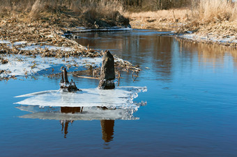 冰的春天的河早期春天的冰来了从的湖泊融化了冰的<strong>后代</strong>从的湖早期春天的冰来了从的湖泊冰的春天的河融化了冰的<strong>后代</strong>从的湖