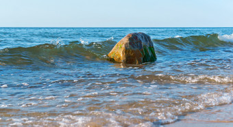的海波是打的岩石的海岸的波休息时间岩石的波休息时间岩石的海波是打的岩石的海岸