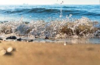 海水泡沫海波的兴奋的海岸海的水沸腾海波的兴奋的海岸海海水泡沫的水沸腾