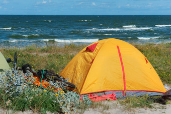 黄色的帐篷的海滩旅游野营的<strong>沙子</strong>的海旅游野营的<strong>沙子</strong>的海黄色的帐篷的海滩