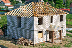 建设的屋顶的房子未完成的房子白色砖未完成的房子白色砖建设的屋顶的房子