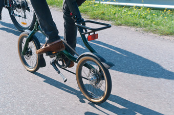 自行车游乐设施的路自行车与小轮子带开车的自行车自行车与小轮子带开车的自行车自行车游乐设施的路