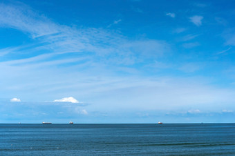 蓝色的海和蓝色的天空海景和船海景和船蓝色的海和蓝色的天空