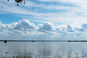 蓝色的海和蓝色的天空海景和船海景和船蓝色的海和蓝色的天空