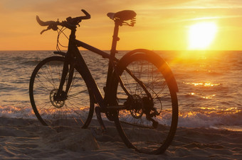 的轮廓自行车的海滩自行车日落自行车日落的轮廓自行车的海滩