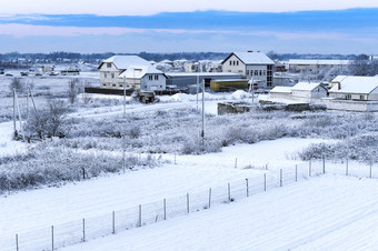 农村景观冬天房子<strong>和字</strong>段覆盖与雪房子<strong>和字</strong>段覆盖与雪农村景观冬天
