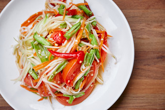 泰国食物<strong>木瓜沙拉</strong>索姆塔姆混合与传统的成分草酱汁和红色的辣椒番茄长豆特写镜头